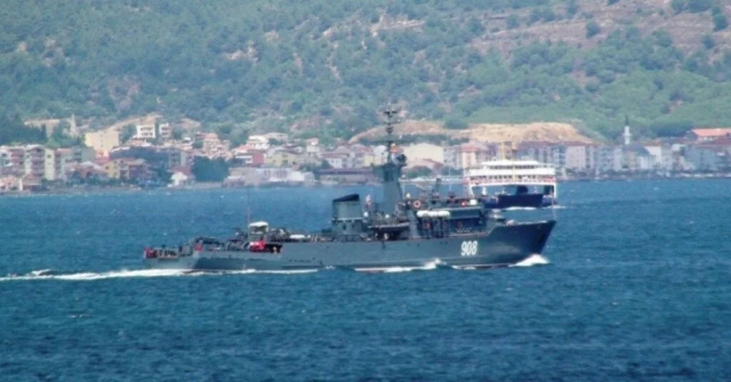 Rus Donanmasına Ait Savaş Gemisi Çanakkaleden Geçti