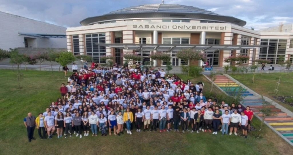 Sabancı Üniversitesi yaz okullarının ilk dönemine 34 ilden ve 10 ülkeden 667 öğrenci katıldı