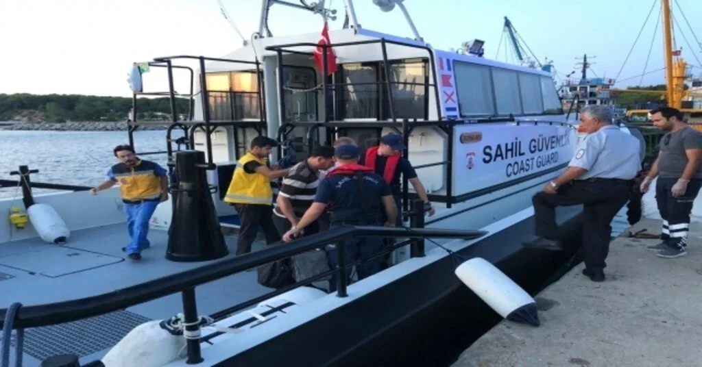 Sahil Güvenlik Botları Hastaların Yardımına Koşmaya Devam Ediyor