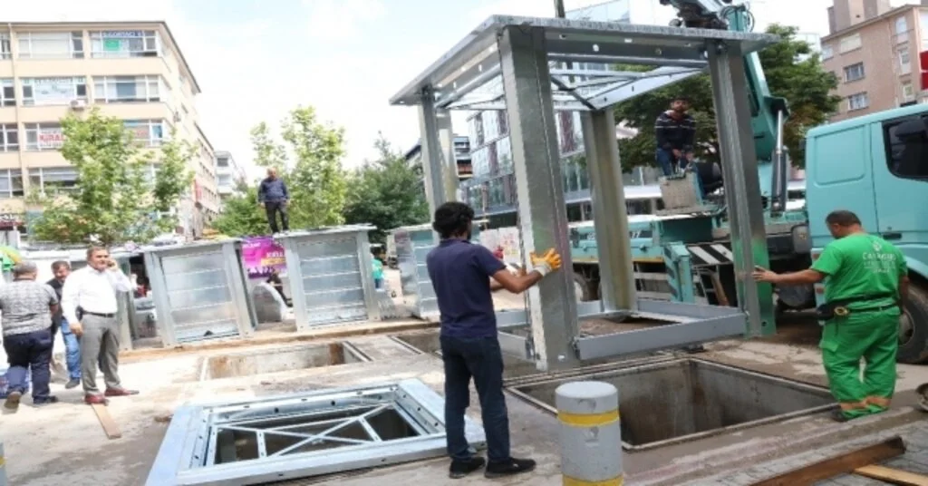Sakarya Caddesinin Çöp Konteynırları Yenilendi