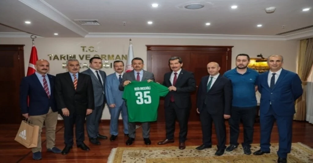 Şampiyon Basketbol Takımından Bakan Pakdemirliye Forma