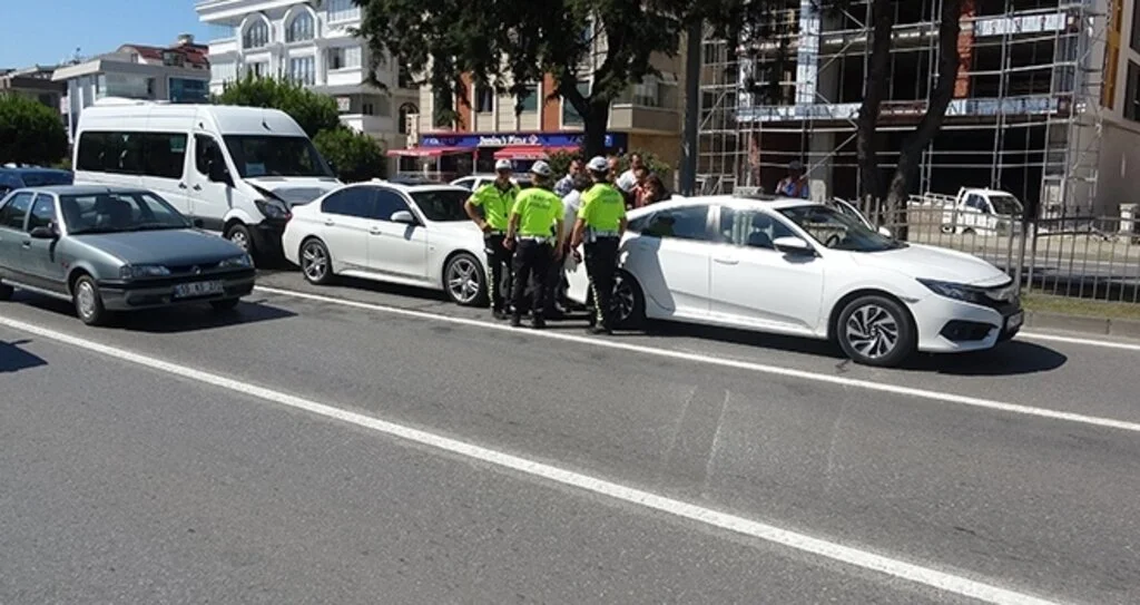 Samsun'da Dört Araç Birbirine Girdi 