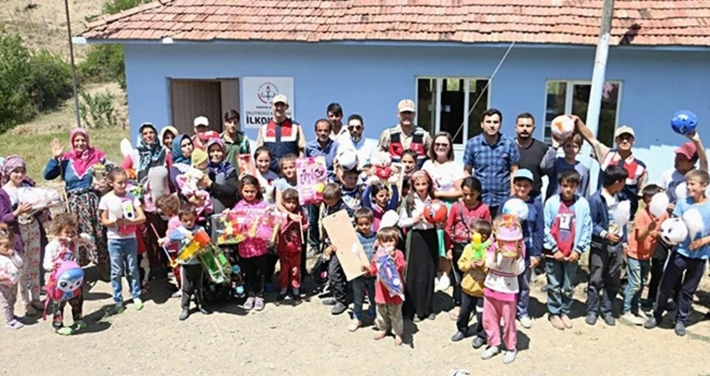 Samsun'da Köy çocuklarının sevinci oldular
