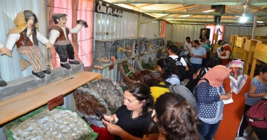 Sanatevine Dönüştürdüğü Evi Ziyaretçi Akınına Uğruyor