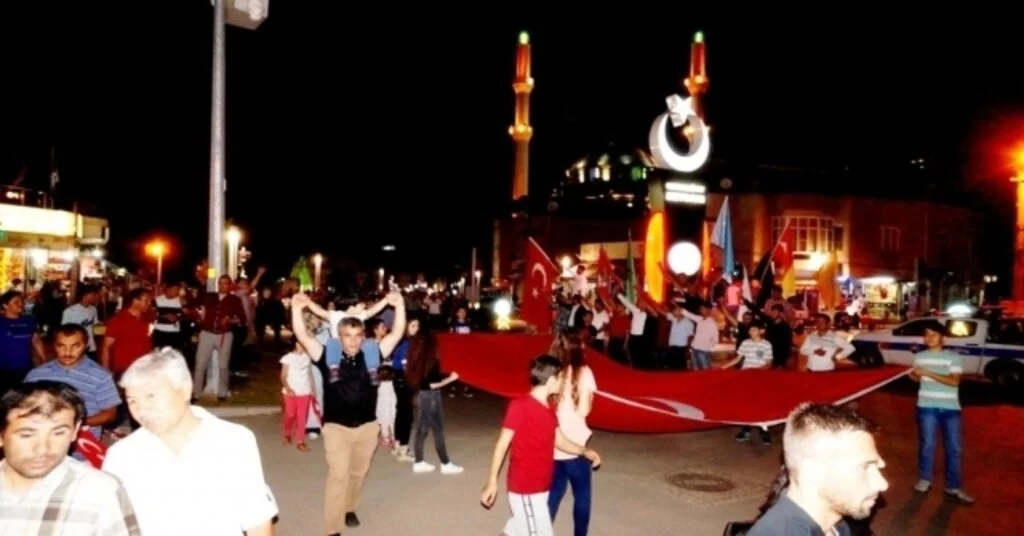Sarıgölde Demokrasi Yürüyüşü