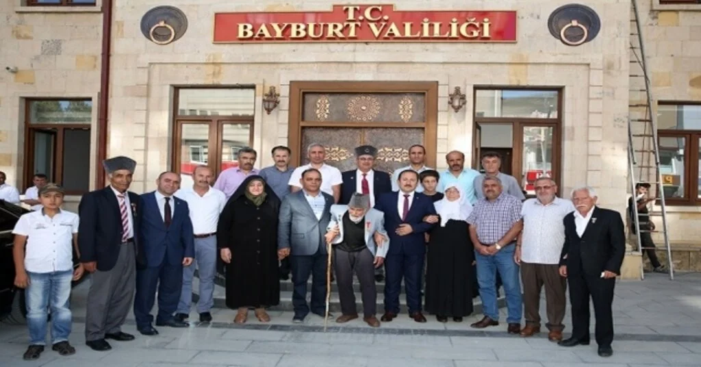 Şehit Aileleri Ve Gaziler, Vali Pehlivana Uğurlama Ziyaretinde Bulundu