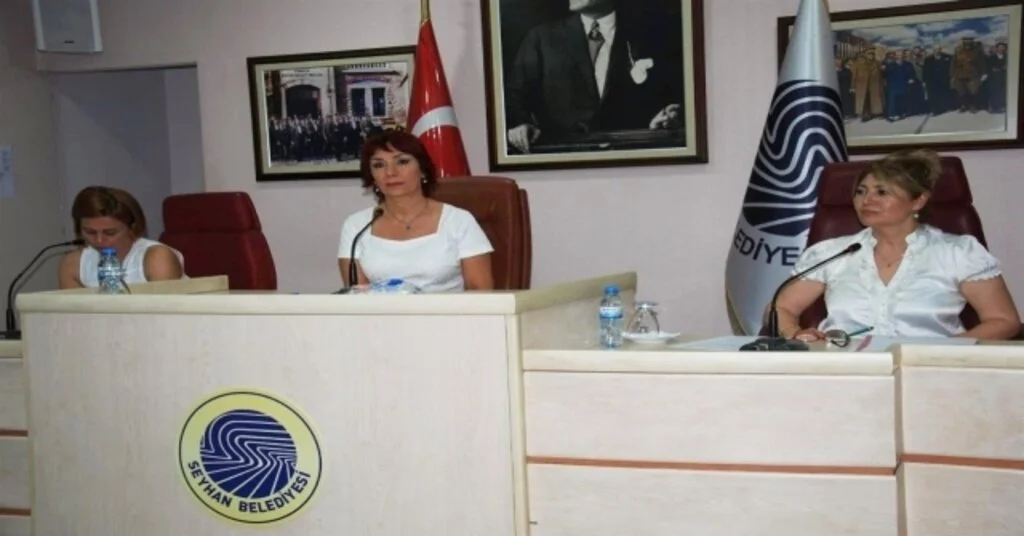 Seyhan Belediye Meclisini Üç Kadın Yönetiyor