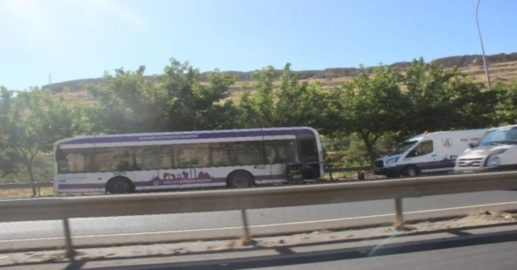 Seyir Halindeki Otobüs Bir Anda Alev Aldı