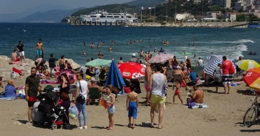 Sıcaktan Bunalan Bursalılar Denize Akın Etti