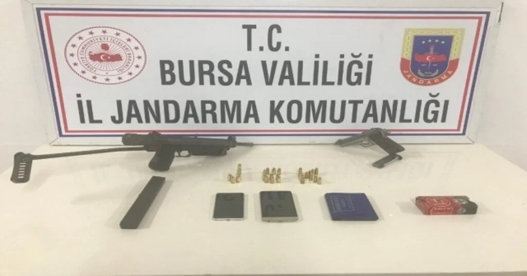 Silah Kaçakçıları Jandarmadan Kaçamadı