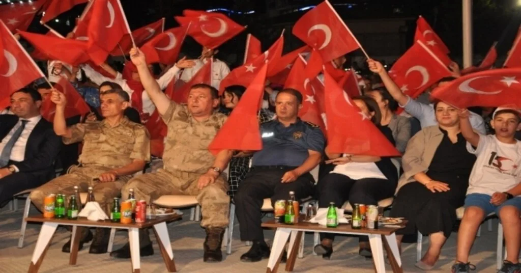 Şırnakta Demokrasi Nöbetine Binlerce Kişi Katıldı