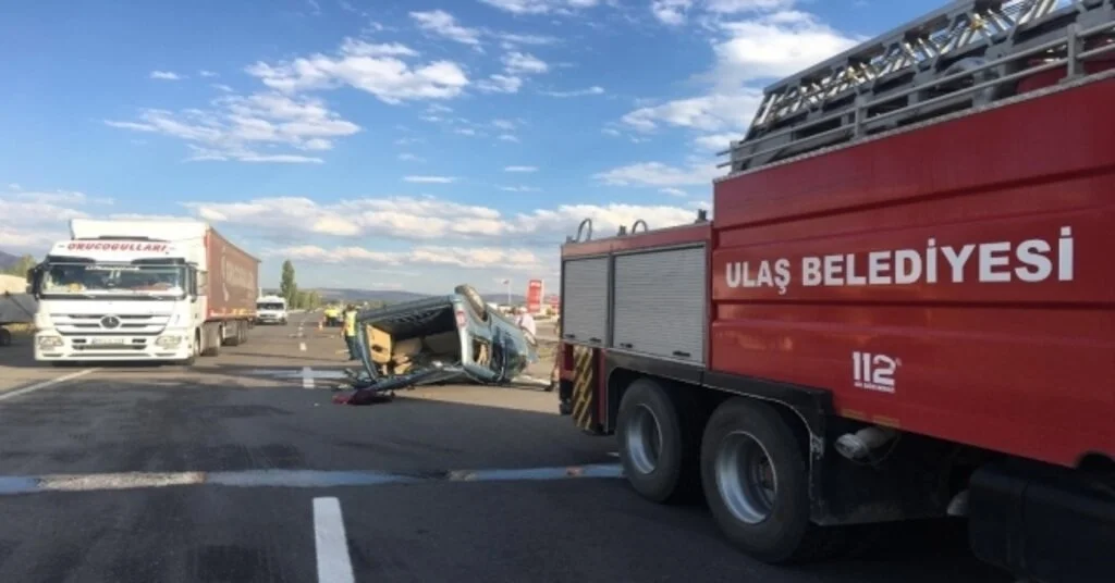Sivasta Trafik Kazası: 1 Ölü, 1 Ağır Yaralı