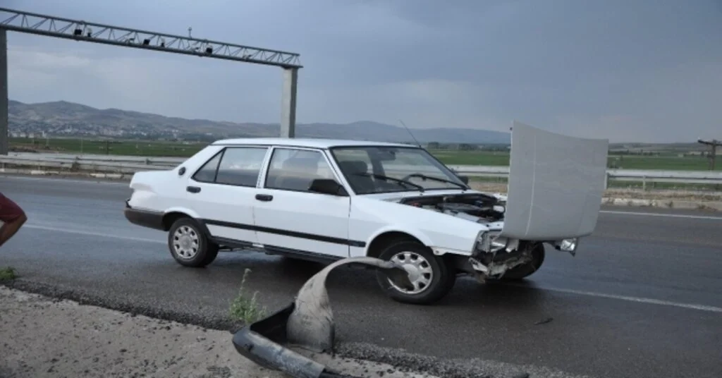Sivasta Trafik Kazası: 3 Yaralı