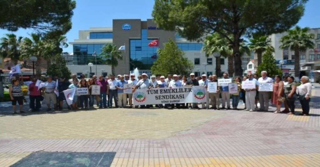 Sökede Emeklilerden Maaş Ve Zam Tepkisi