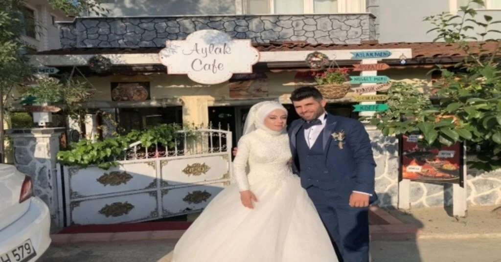 Tanıştıkları Kafeye Yıllar Sonra Gelin Ve Damat Olarak Geldiler