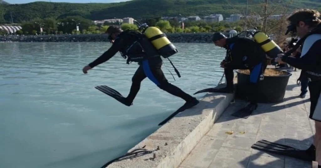 Tavan Belediyesi, Gönüllü Dalgıçlarla Van Gölünü Temizliyor