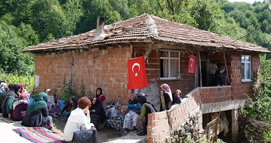 Tedavi gören asker şehit oldu