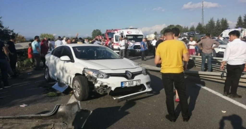 Temde Zincirleme Kaza, Otoyol Trafiğe Kapandı