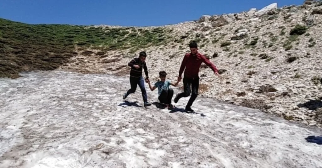 Temmuz Ayında Gençlerin Kar Keyfi