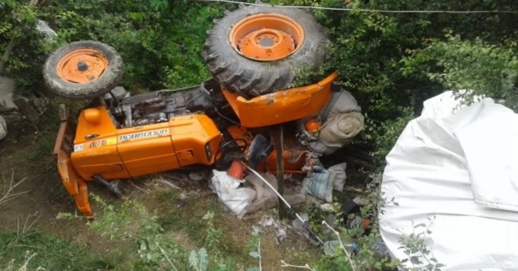 Traktör 3 Metre Yükseklikten Bahçeye Uçtu: 5 Yaralı