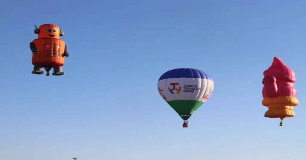 Türkiyenin İlk Balon Festivalinde Gökyüzü Şenlendi