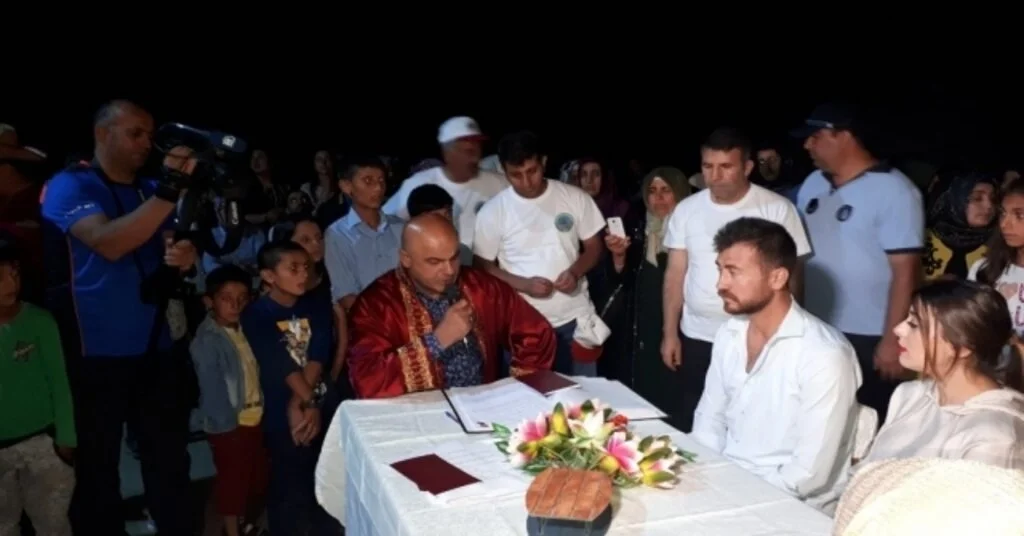 Tuz Mağarasında Nikah Töreni
