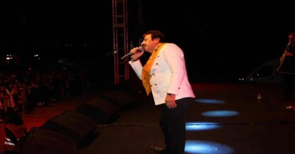 Ünlü Şair Ve Bestekar Cidede Konser Verdi