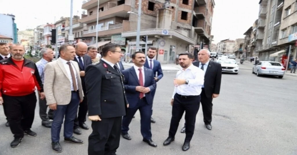 Vali Aktaş Ve Belediye Başkanı Arı Saatçi Hoca Caddesinde İncelemelerde Bulundu