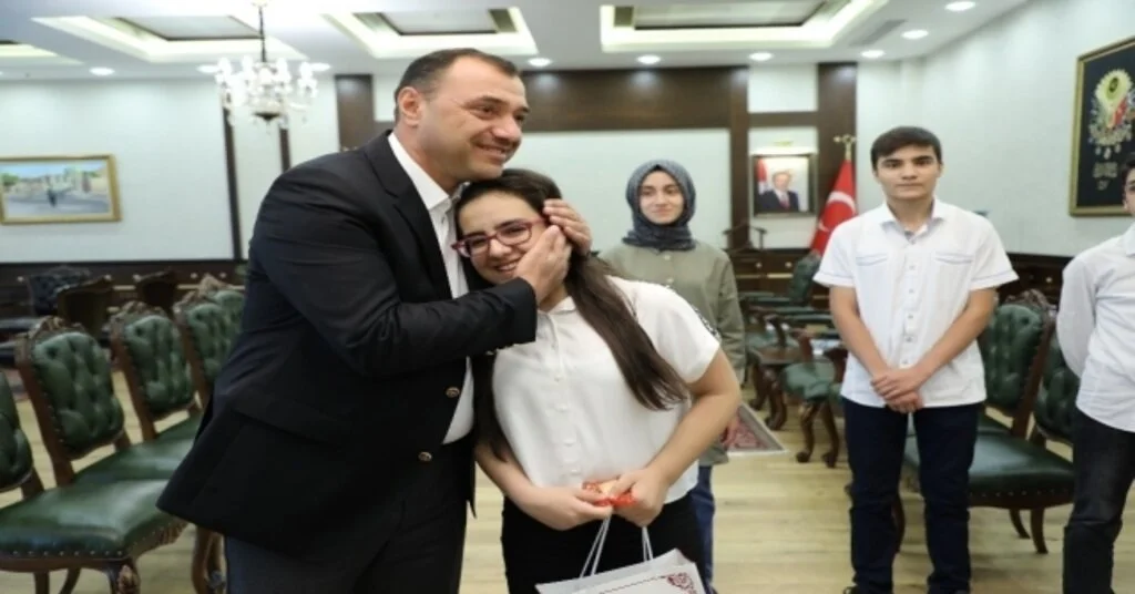 Vali Kaldırım, Lgs Birincileriyle Bir Araya Geldi