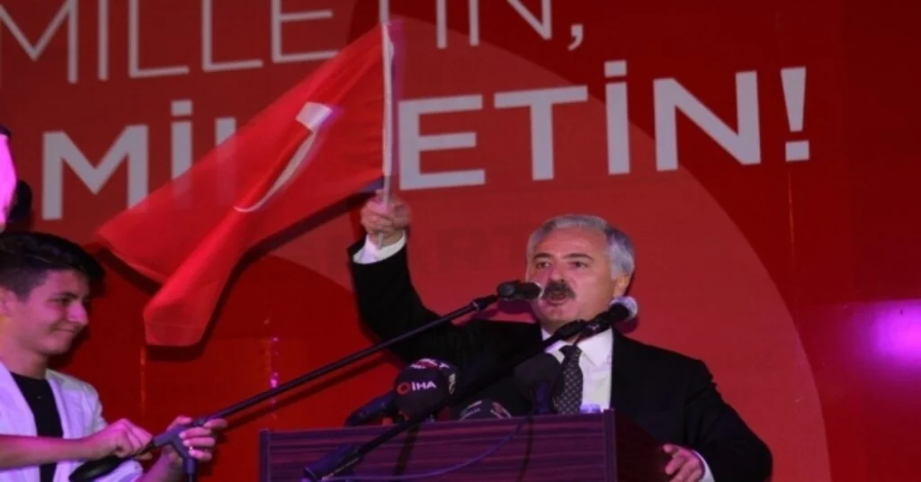 Validen Bayrak Vurgulu 15 Temmuz Konuşması: “Çünkü Bizler Buradayız, Buradayız, Buradayız”