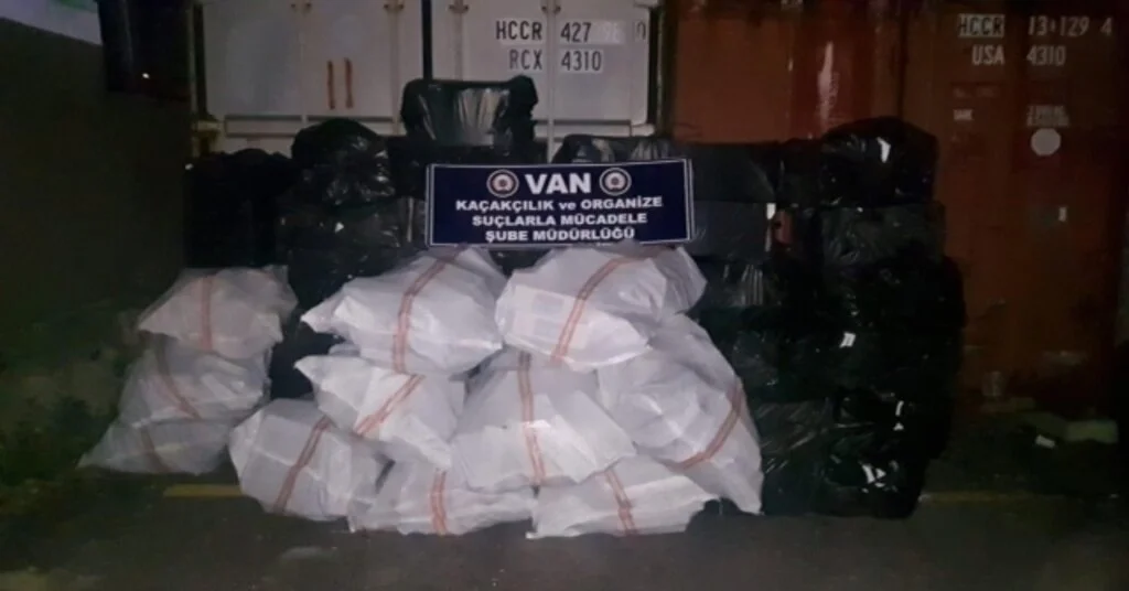 Vanda 34 Bin 400 Paket Kaçak Sigara Ele Geçirildi