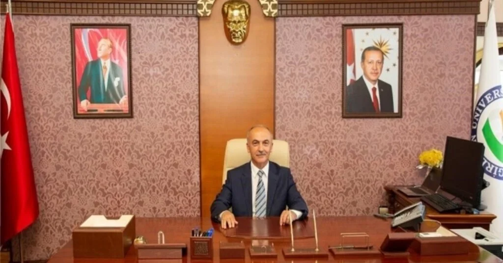 Vekaleten Rektördü, Asaleten Atandı