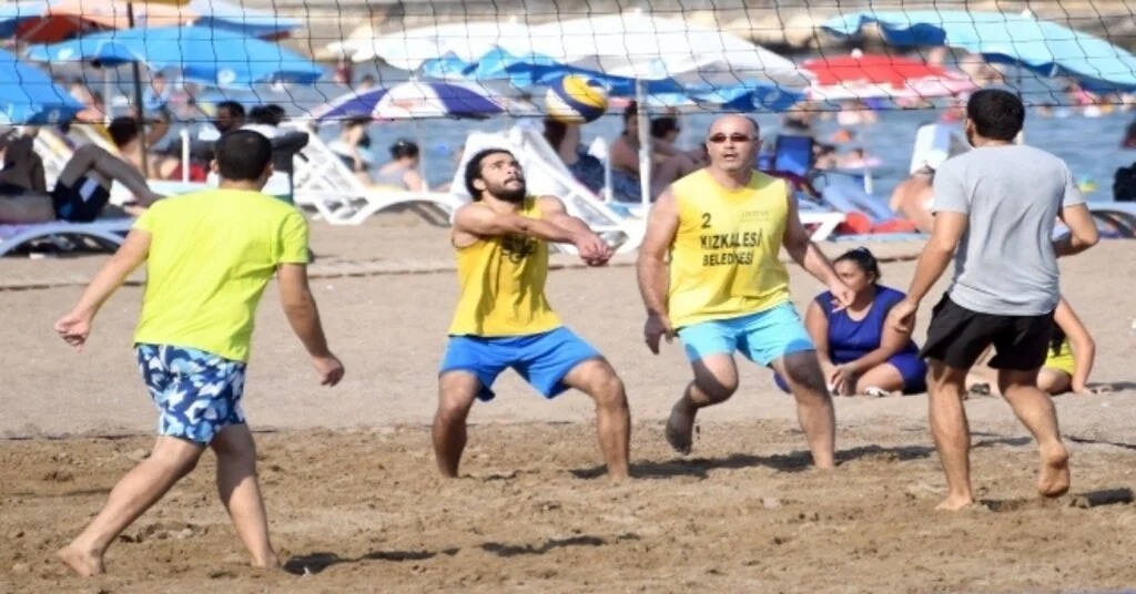 Voleybol Turnuvaları Plajlara Renk Kattı