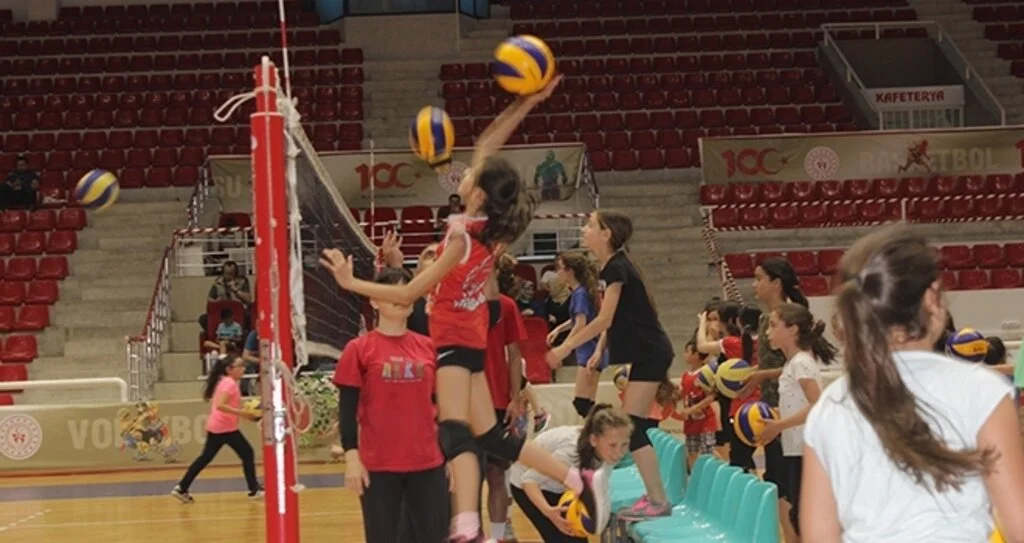 VOLEYBOLUN YILDIZLARI BURADA YETİŞİYOR
