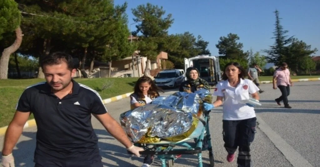 Yanan Araçta Ağır Yaralanan Genç Hava Ambulansı İle İzmire Sevk Edildi