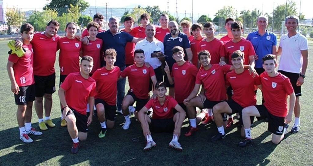 Yılport Samsunspor U17 Teknik Sorumlusu Akın Türker’e sürpriz doğum günü
