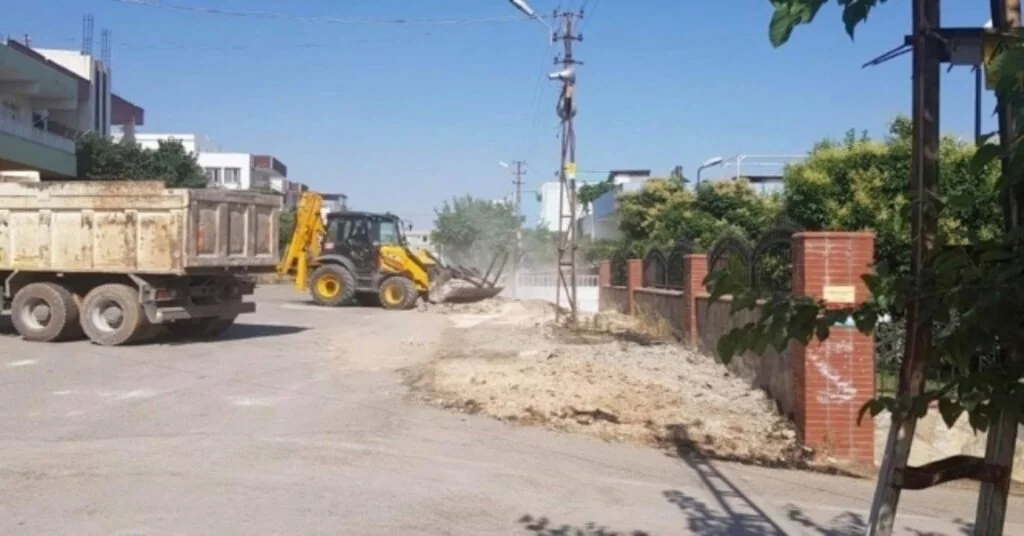 Yıpranan Kaldırım Taşları Yenileniyor