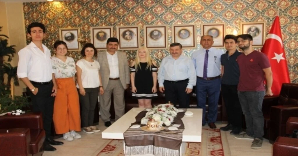 Yksnın Başarılı Öğrencileri Altınla Ödüllendirildi