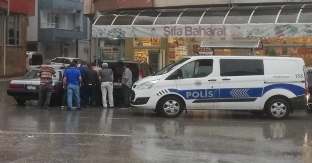 Yol Vermeme Tartışmasında Bir Kişi Bıçaklandı