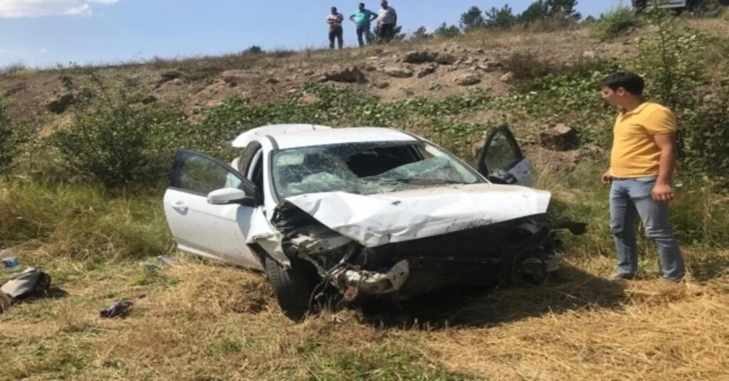 Yoldan Çıkan Otomobil Tarlaya Uçtu: 5 Yaralı