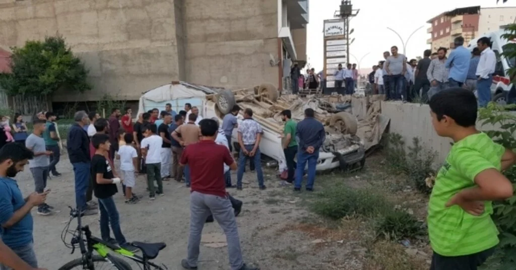 Yüksekovada Kamyonet Takla Attı: 2 Yaralı