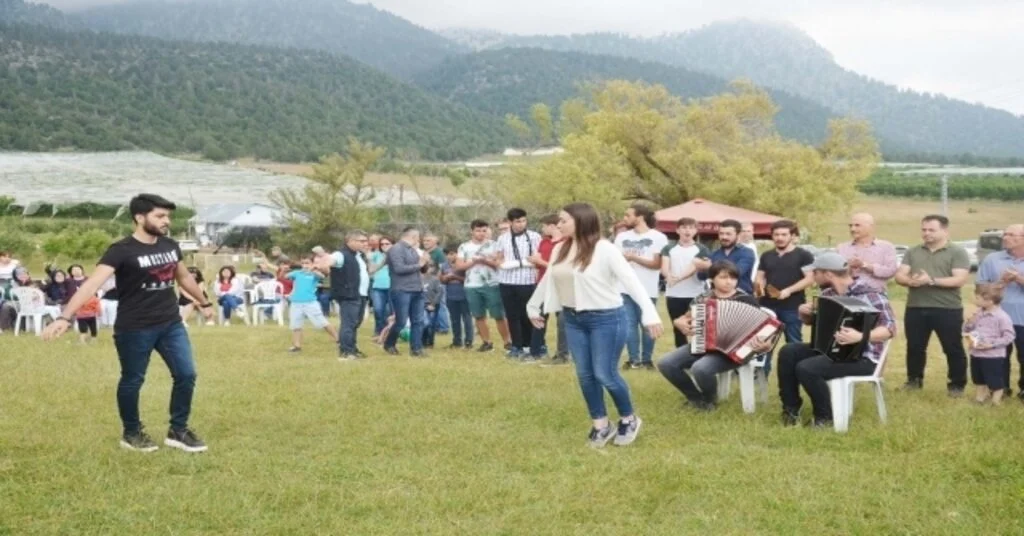 Yüzlerce Çerkes, Yaz Şenliğinde Buluşup Atalarını Andı