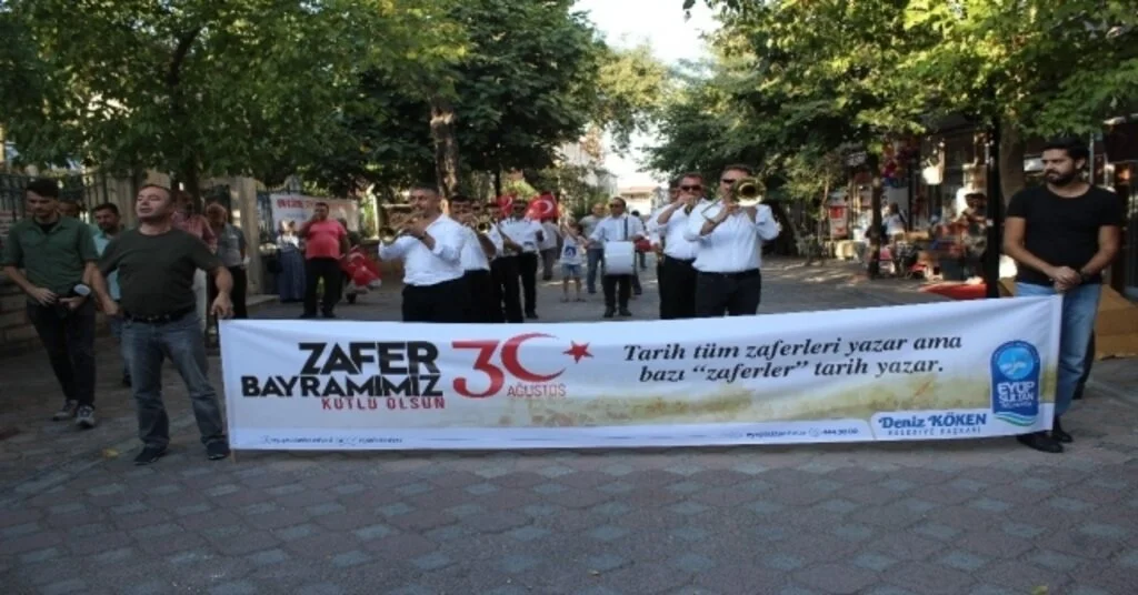30 Ağustos Coşkusu Eyüpsultanı Sardı