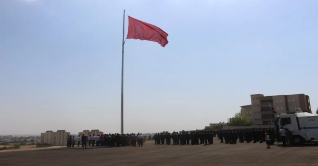30 Ağustosta Göndere Türk Bayrağı Çekildi