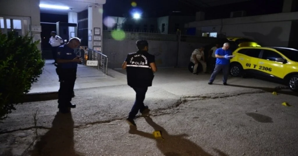Adanada Silahlı Saldırıya Uğrayan 2 Kişi Yaralandı