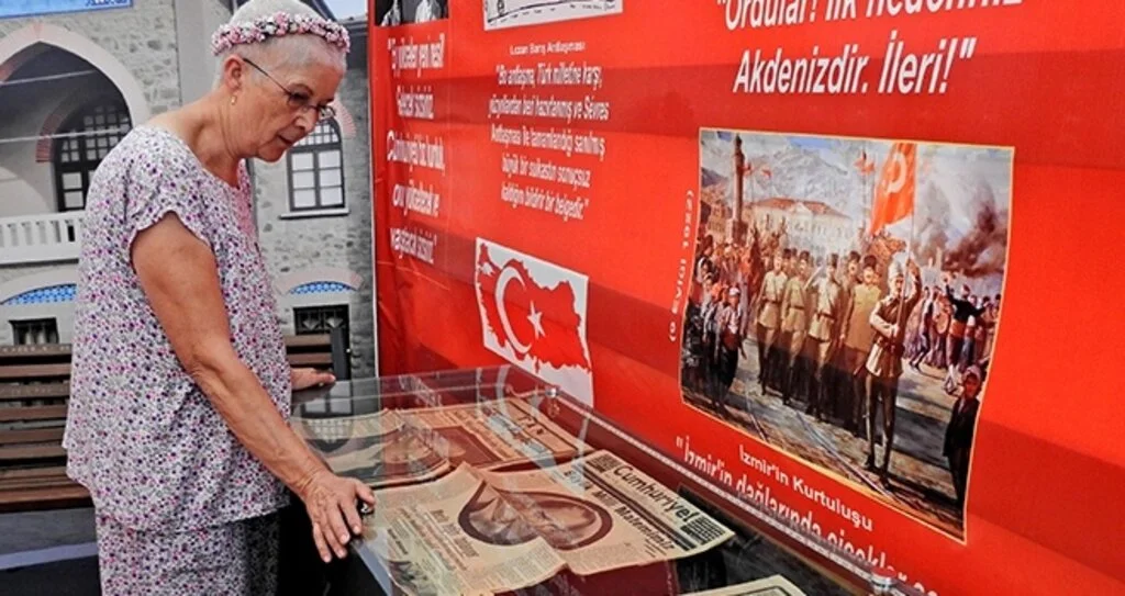 ADD'nin Cumhuriyet Tırı Çeşme'de konuşlandı