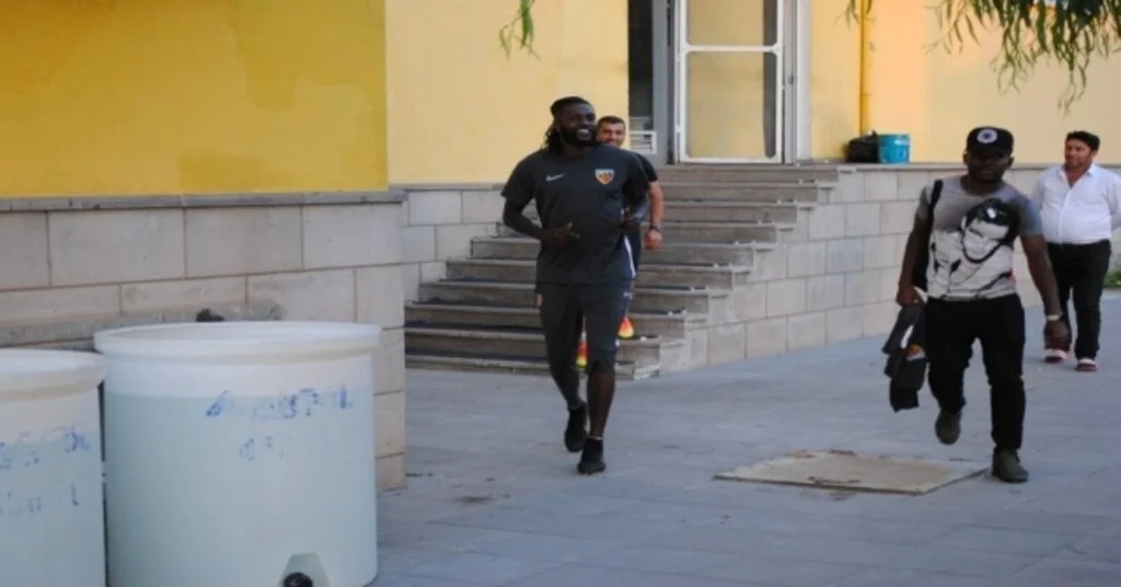 Adebayor, Kayserisporda İlk Antrenmanına Çıktı