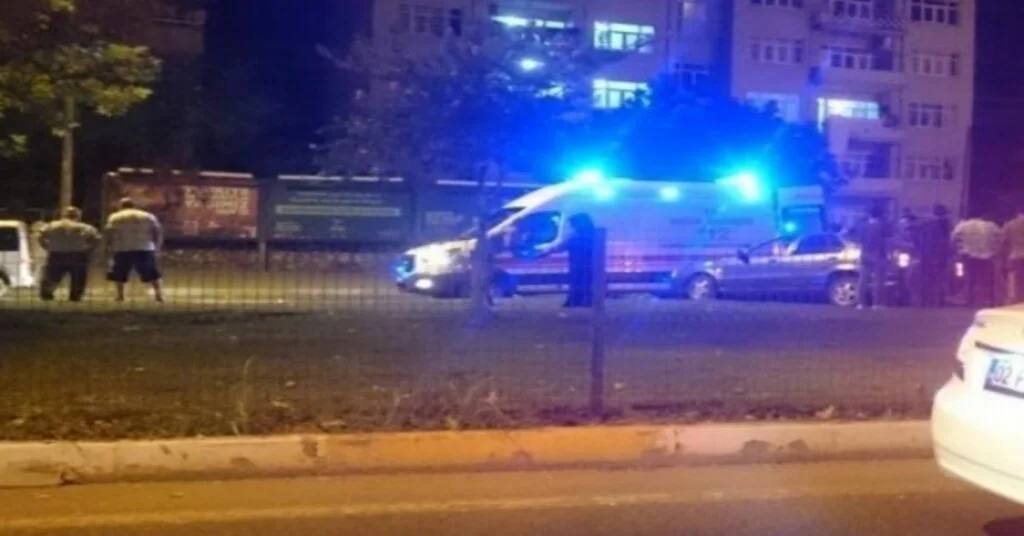 Adıyamanda Otomobil Refüje Çıktı: 3 Yaralı
