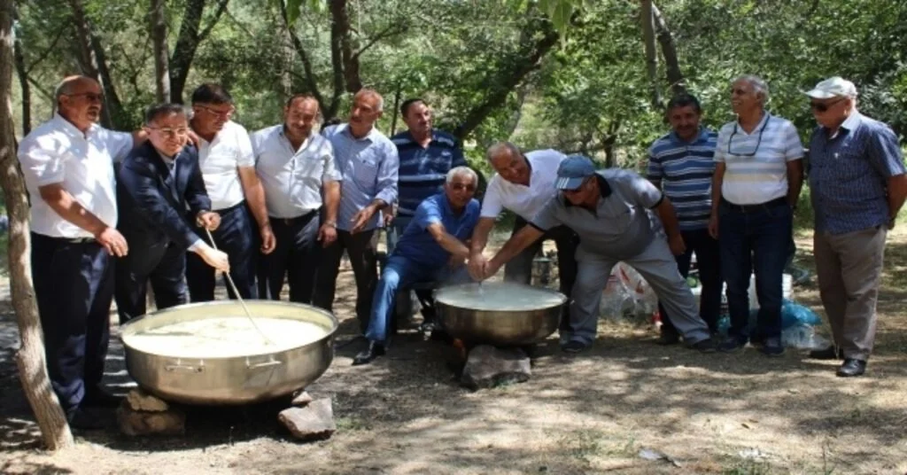 Ahlatta Geleneksel Ayran Aşı Şöleni