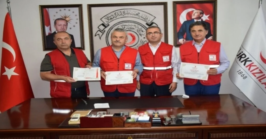 Ak Partili Vekiller Kurbanlarını Kızılaya Bağışladı